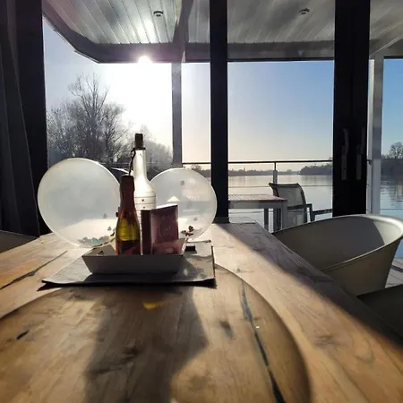 Houseboat Villa.nautica * Wiesbaden