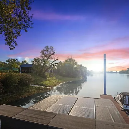 Botel Houseboat Villa.nautica *