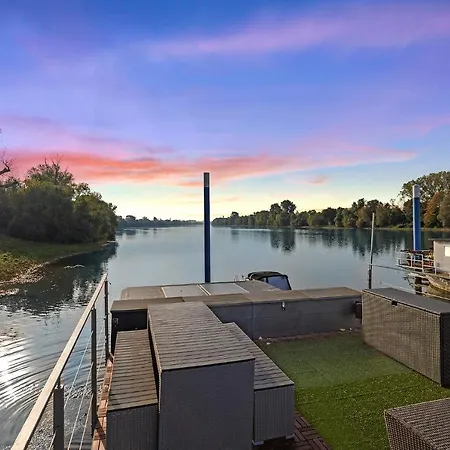 Houseboat Villa.nautica Botel Wiesbaden