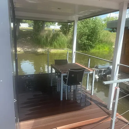 Houseboat Villa.nautica Botel
