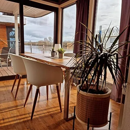 Houseboat Villa.nautica Botel