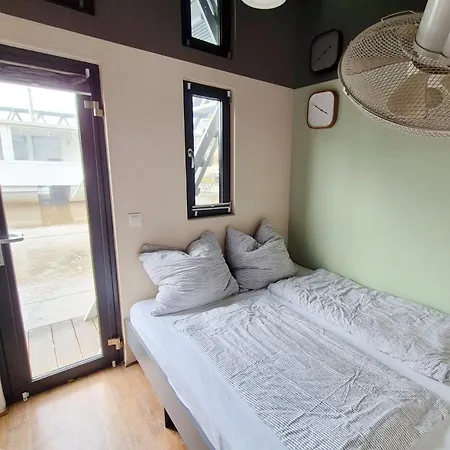 Houseboat Villa.nautica Botel *