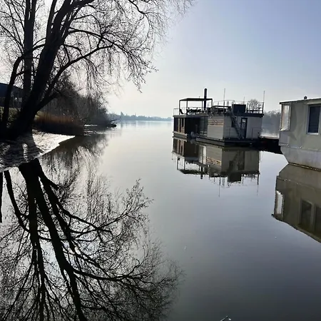 Hausboot Mia * Wiesbaden