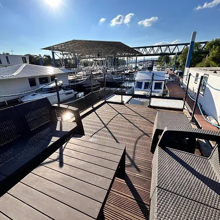 Hausboot Mia Botel