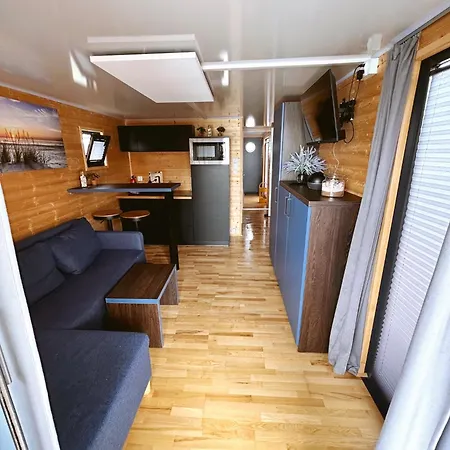 Botel Hausboot Mia