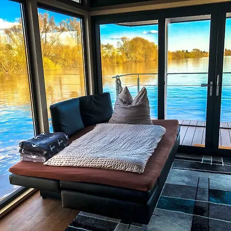 Botel Houseboat Villa.nautica