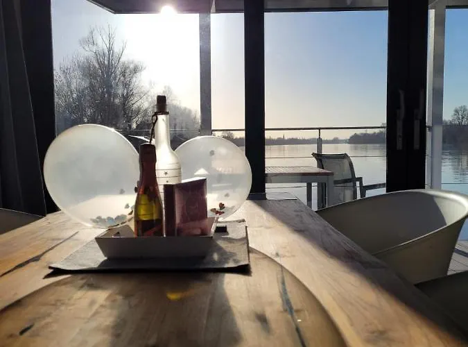 Houseboat Villa.nautica * Wiesbaden