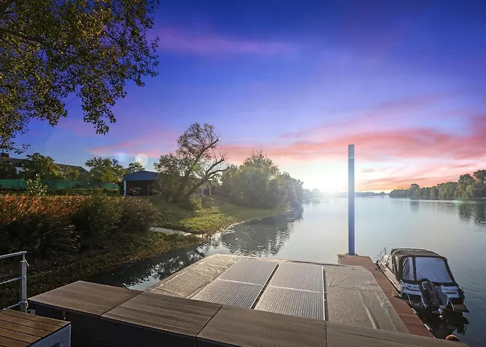 Botel Houseboat Villa.nautica *