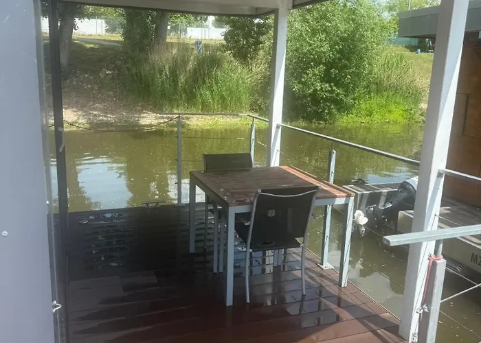 Houseboat Villa.nautica Úszó hotel