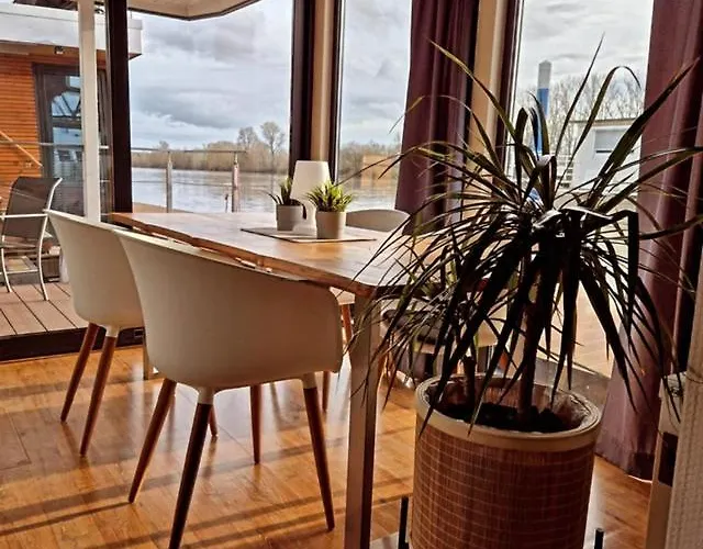 Houseboat Villa.nautica Botel